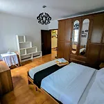 Casa Singola Con Spazio Auto E Giardino