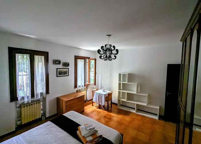 Casa Singola Con Spazio Auto E Giardino