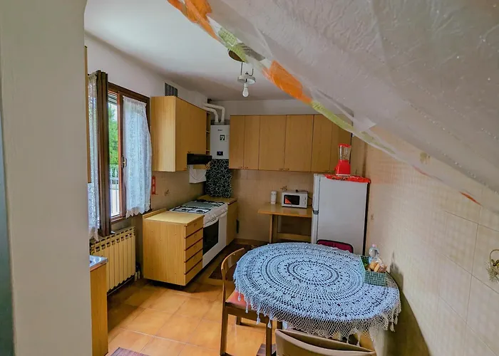 Appartamento Casa Singola Con Spazio Auto E Giardino