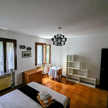 Casa Singola Con Spazio Auto E Giardino