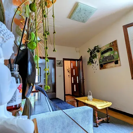 Διαμέρισμα Casa Singola Con Spazio Auto E Giardino *