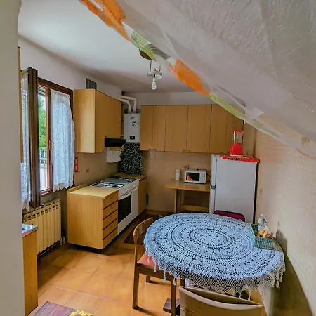 Apartamento Casa Singola Con Spazio Auto E Giardino